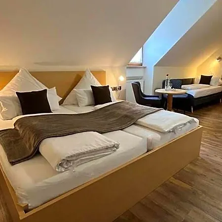 Hotel Am Schloss 3*